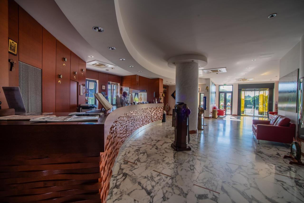 Best Western Hotel Nettuno Brindisi Bagian luar foto