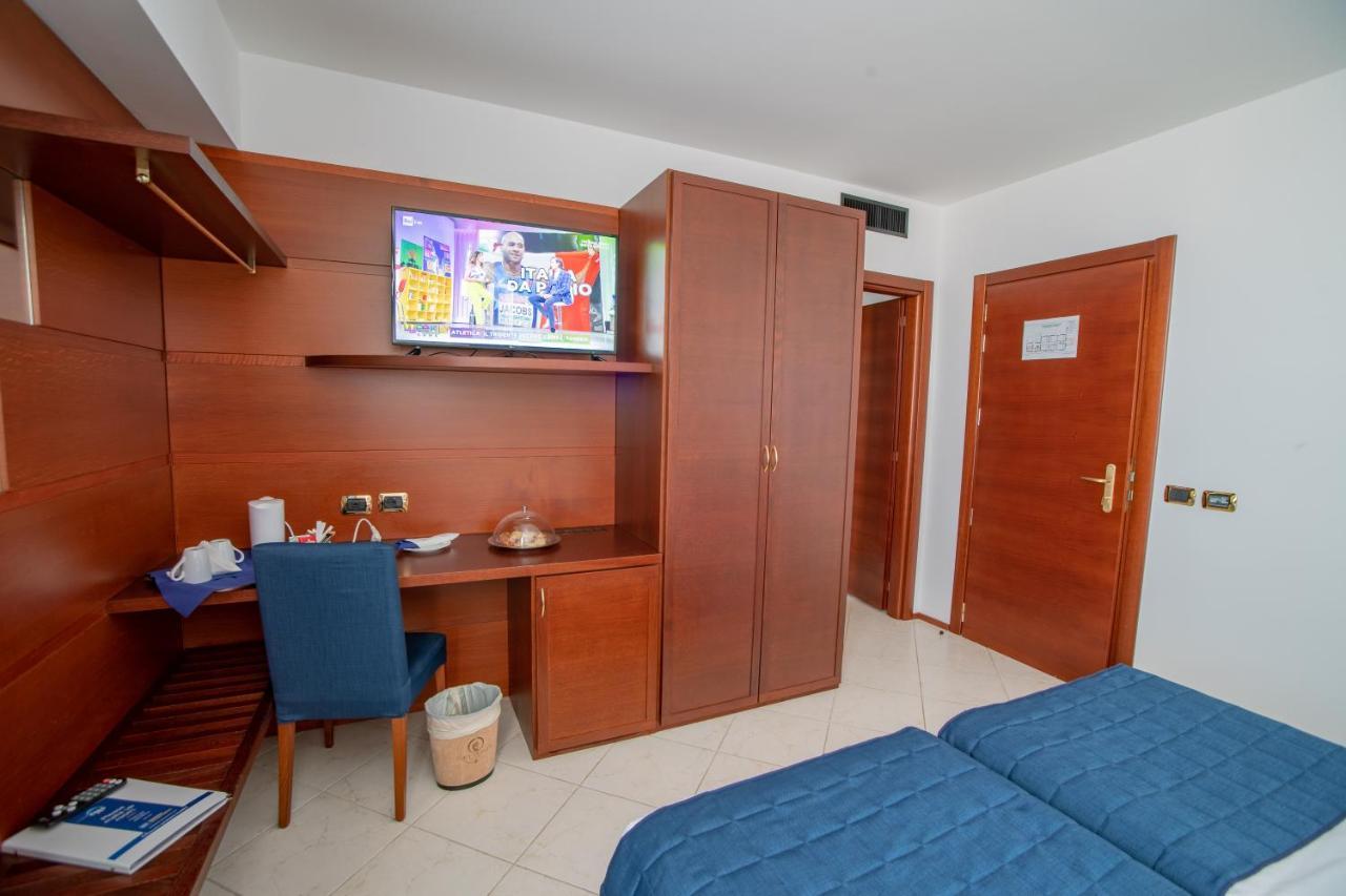 Best Western Hotel Nettuno Brindisi Bagian luar foto