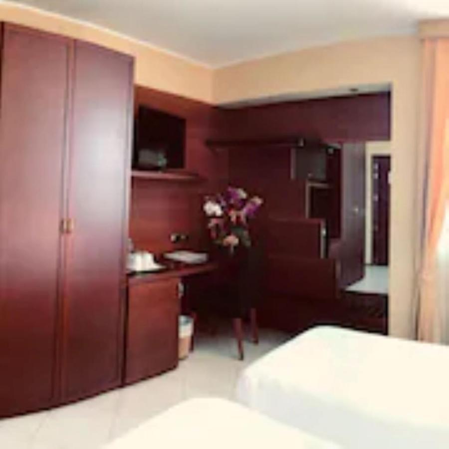 Best Western Hotel Nettuno Brindisi Bagian luar foto
